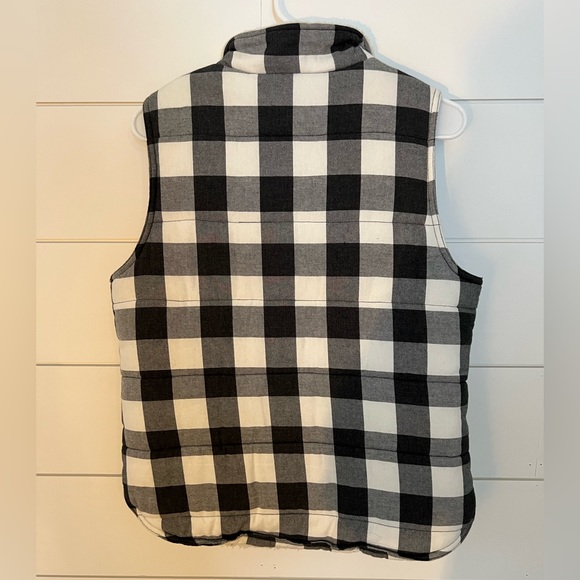 Skies Are Blue black check fuzzy vest - Picture 3 of 5